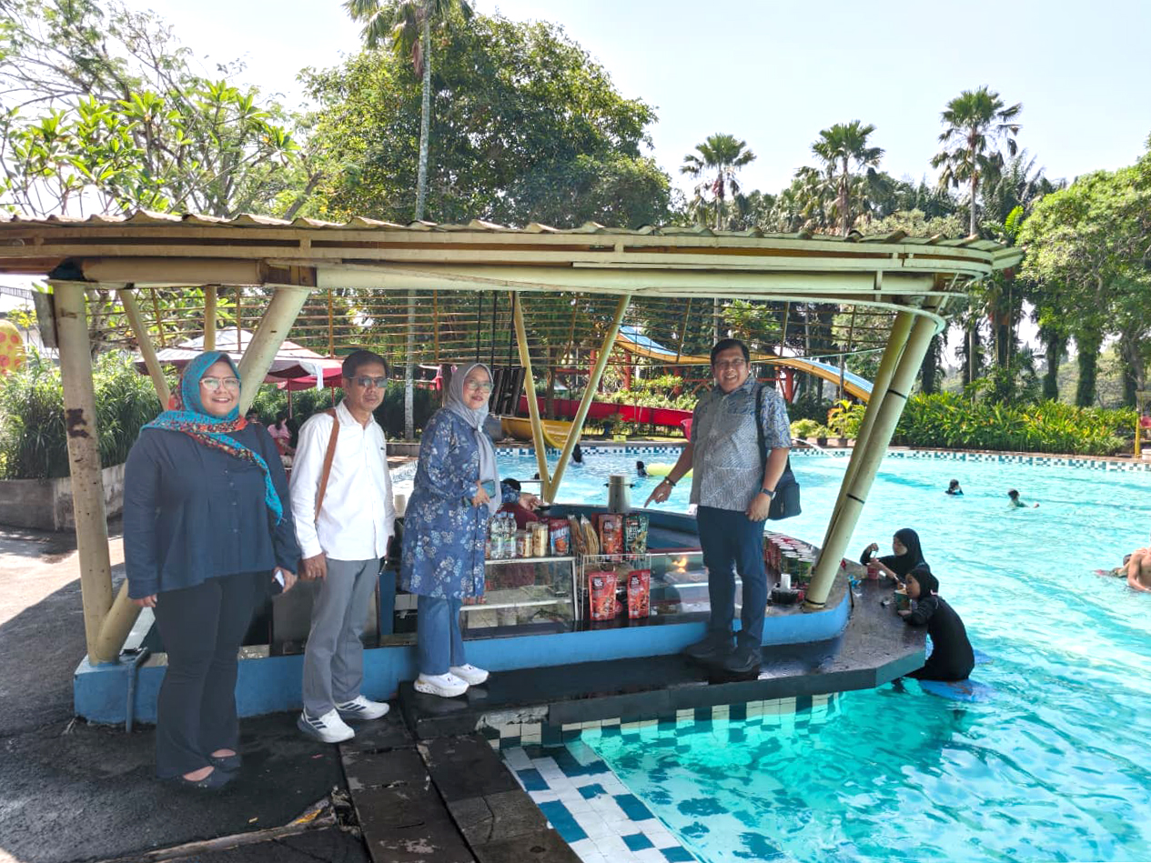 Audiensi ke Water Kingdom Mekarsari bertemu dengan Ibu Direktur beserta Staf dan Tim APINDO Kab.Bogor. Alhamdulillah UMKM Binaan APINDO telah meliki 4 booth titip barang secara permanen dan akan segera membuka booth lagi oleh Bidang Organisasi dan UMKM.